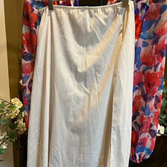 PatBO Violet Cut-Out Floral Maxi Dress in Cherry M - Picture 8 of 9